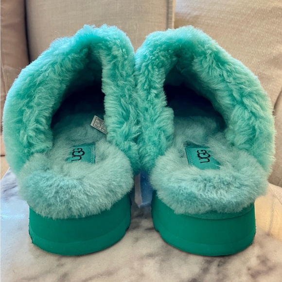 Women’s Ugg®️ Green Slipper/Slides - Picture 7 of 8